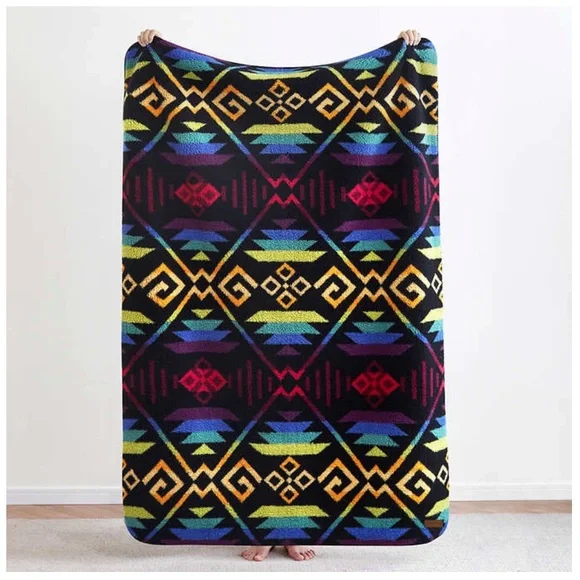 Pendleton Sherpa Fleece Throw, Black - Picture 2 of 3